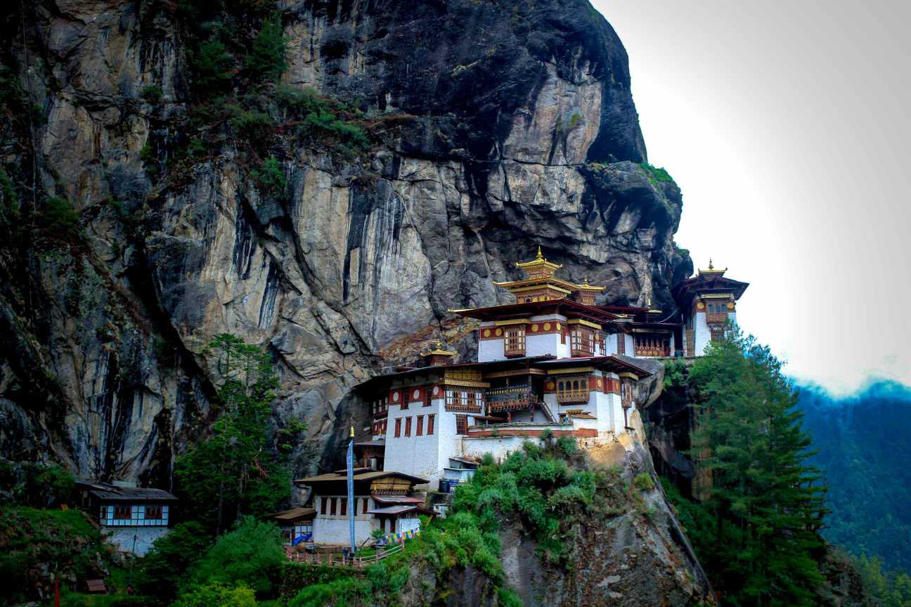 Ultimate Bhutan Travel Guide : The Happiest Country on Earth