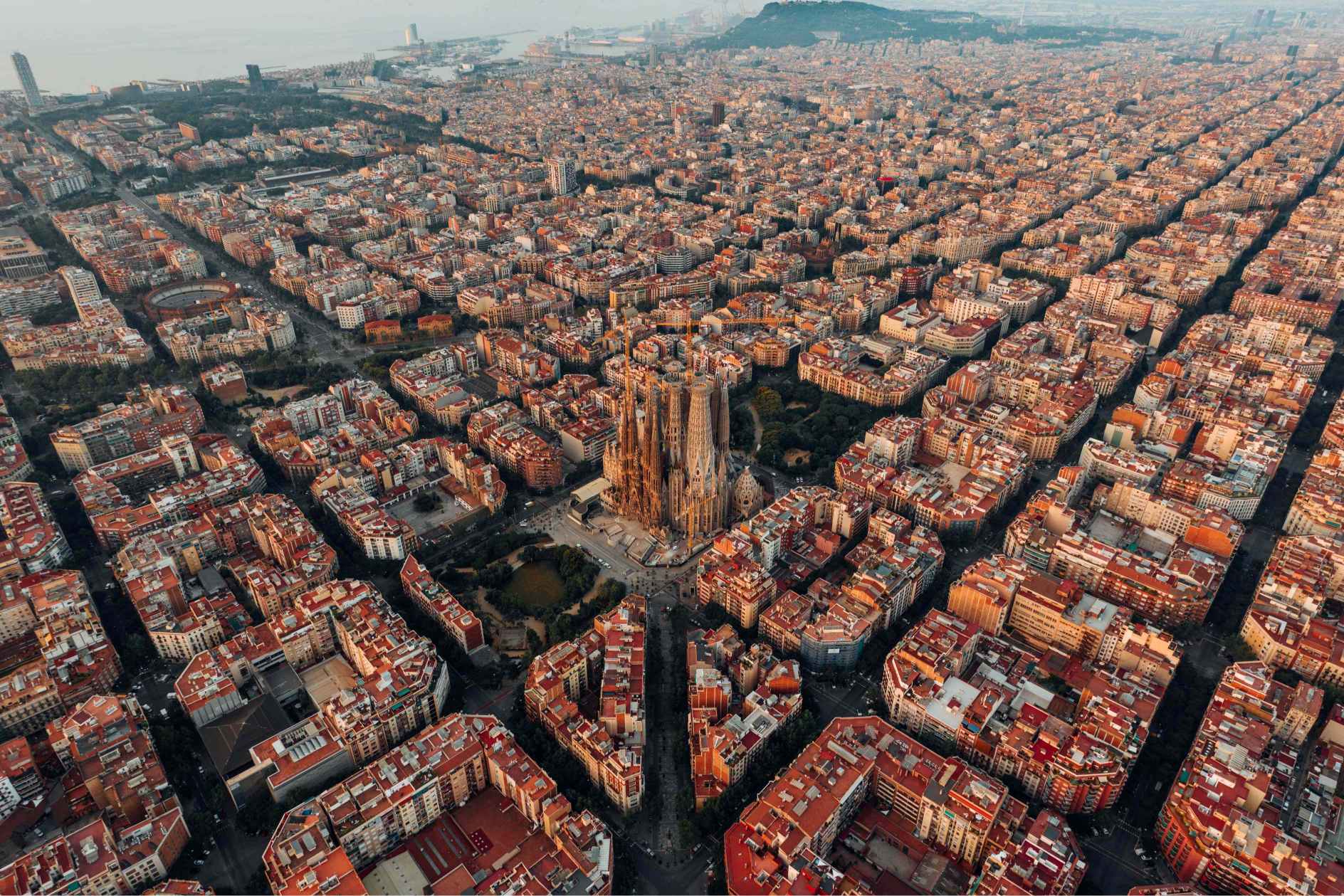 Ultimate Barcelona Travel Guide: Gaudí, Tapas & Local Secrets