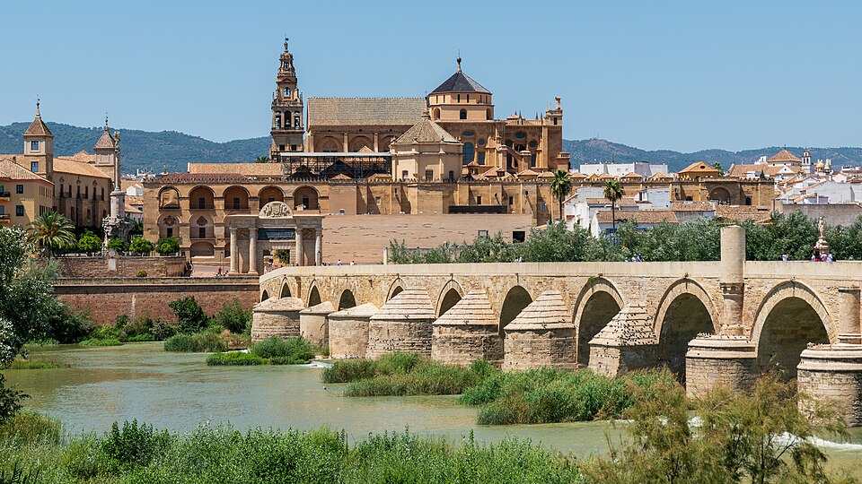 Spain Travel Guide: Attractions, Culture, Food & Travel Tips
