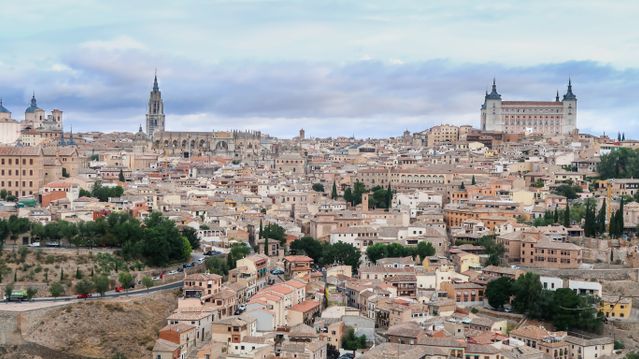 Spain Travel Guide: Attractions, Culture, Food & Travel Tips