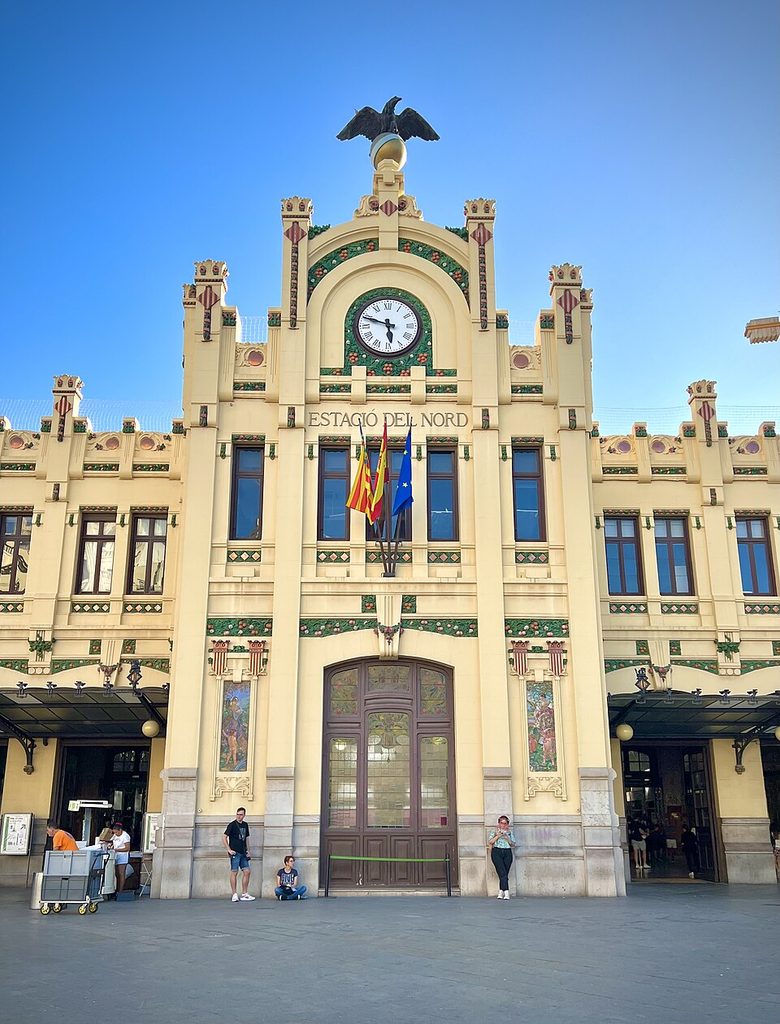 Spain Travel Guide: Attractions, Culture, Food & Travel Tips